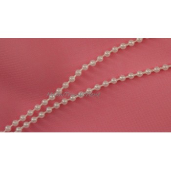 Plastové perličky spojené